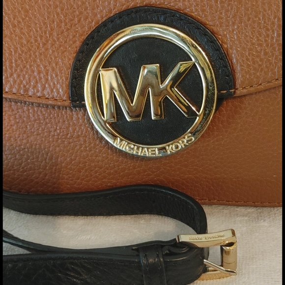 AUTHENTIC BEAUTIFUL MICHAEL KORS CROSSBODY - Picture 2 of 9